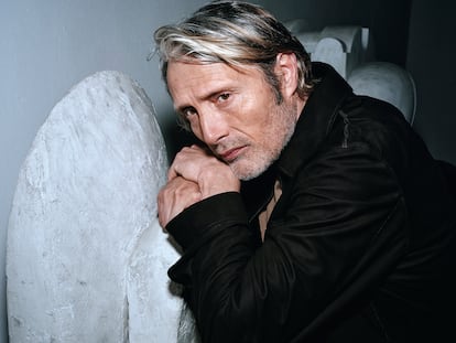 El actor Mads Mikkelsen viste de Zegna.