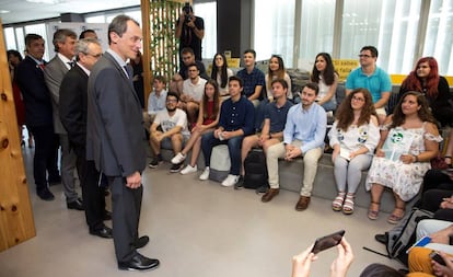 El ministro de Ciencia, Innovación y Universidades, Pedro Duque, durante una visita a la Universidad de Málaga (UMA).