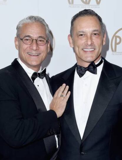 Greg Louganis con su marido Johnny Chaillot en 2016.