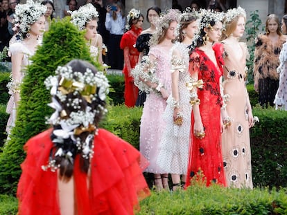 El espectacular desfile de Rodarte en una abadía parisina