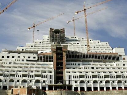 Hotel ilegal de El Algarrobico en Carboneras, Almería.