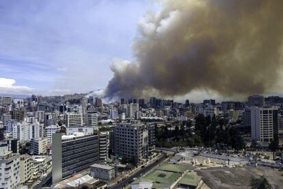 El fuego ha cubierto algunas montañas al norte de Quito.