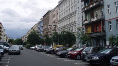 Coches estacionados en Berlín.