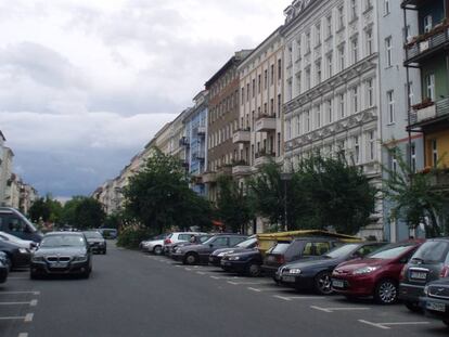 Coches estacionados en Berlín.