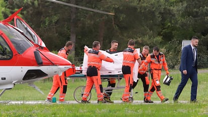 Un equipo de emergencias trasladaba este miércoles a Fico a un hospital de Banska Bystrica, en el centro de Eslovaquia.