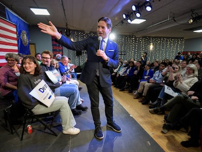 El congresista Dean Phillips, este domingo durante un acto electoral en Rochester (New Hampshire).