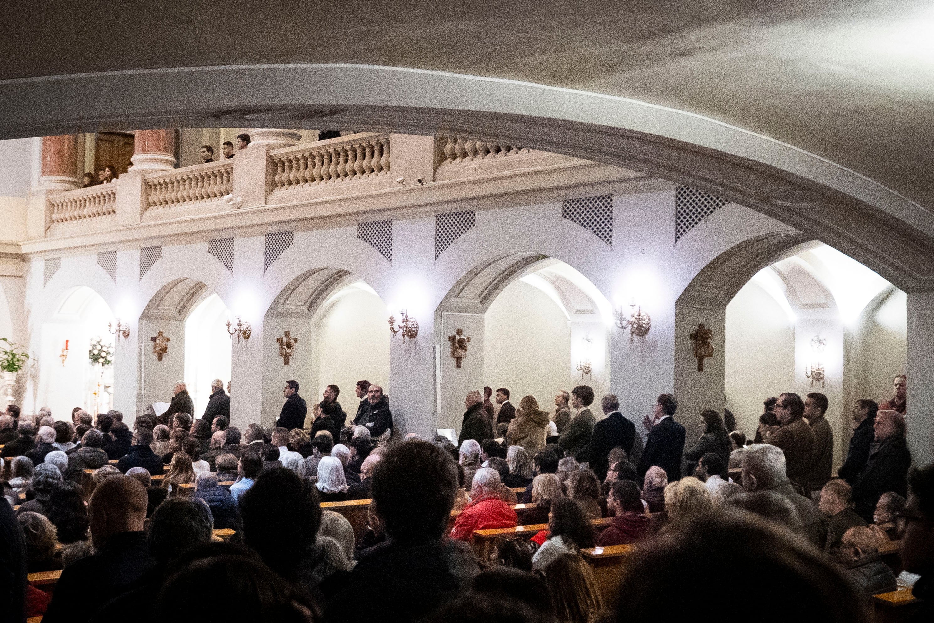 Misa en por la muerte de Franco, en la Parroquia de los Doce Apóstoles, este jueves en Madrid.