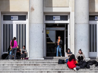 Estudiantes en la Universidad Complutense de Madrid.