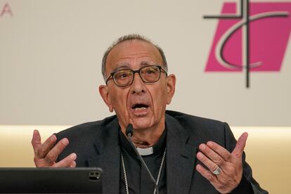 El presidente de la Conferencia Episcopal, Juan José Omella, en la rueda de prensa, este martes en Madrid.
