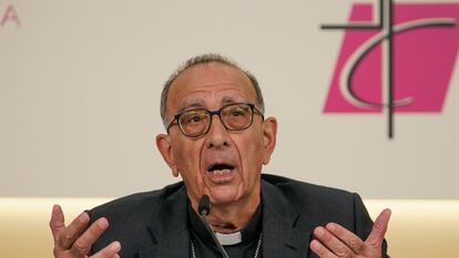El presidente de la Conferencia Episcopal, Juan José Omella, en la rueda de prensa, este martes en Madrid.