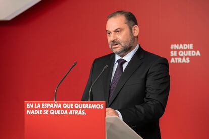 El secretario de Organización del PSOE y ministro de Fomento, José Luis Ábalos, tras una ejecutiva del PSOE.