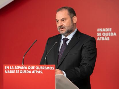 El ministro de Transportes y secretario de Organización del PSOE, José Luis Ábalos, en una comparecencia en Ferraz.