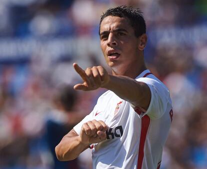 Ben Yedder celebra uno de sus goles al Levante.