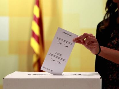 Una urna de la consulta catalana de 2014.