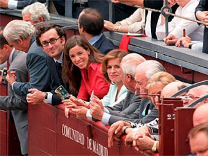 Ana Botella y su hija en los toros