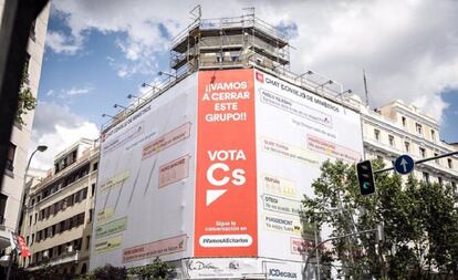 Lona de Ciudadanos en la calle Goya (Madrid).