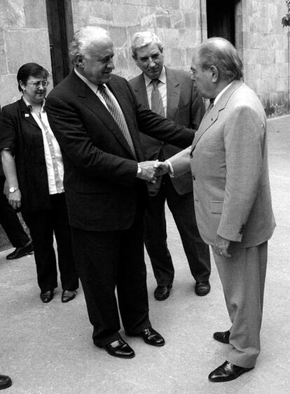 Arzalluz y Jordi Pujol, en la Generalitat en 1998, antes de la firma de la Declaración de Barcelona.