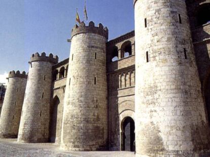 Puerta de ingreso en el Palacio de la Aljafer&iacute;a de Zaragoza.
 