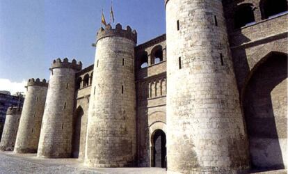 Puerta de ingreso en el Palacio de la Aljafer&iacute;a de Zaragoza.
 