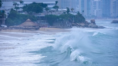 El puerto de Acapulco durante las primeras lluvias de la temporada, en el Estado de Guerrero, México.