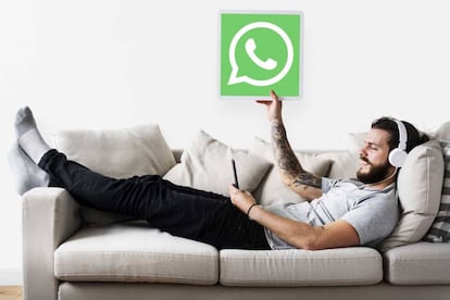 Chico con un cuadrado en la mano WhatsApp