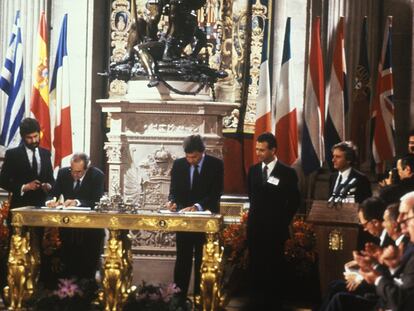 Firma del tratado de adhesión de España a la CEE, el 12 de junio de 1985 en Madrid.