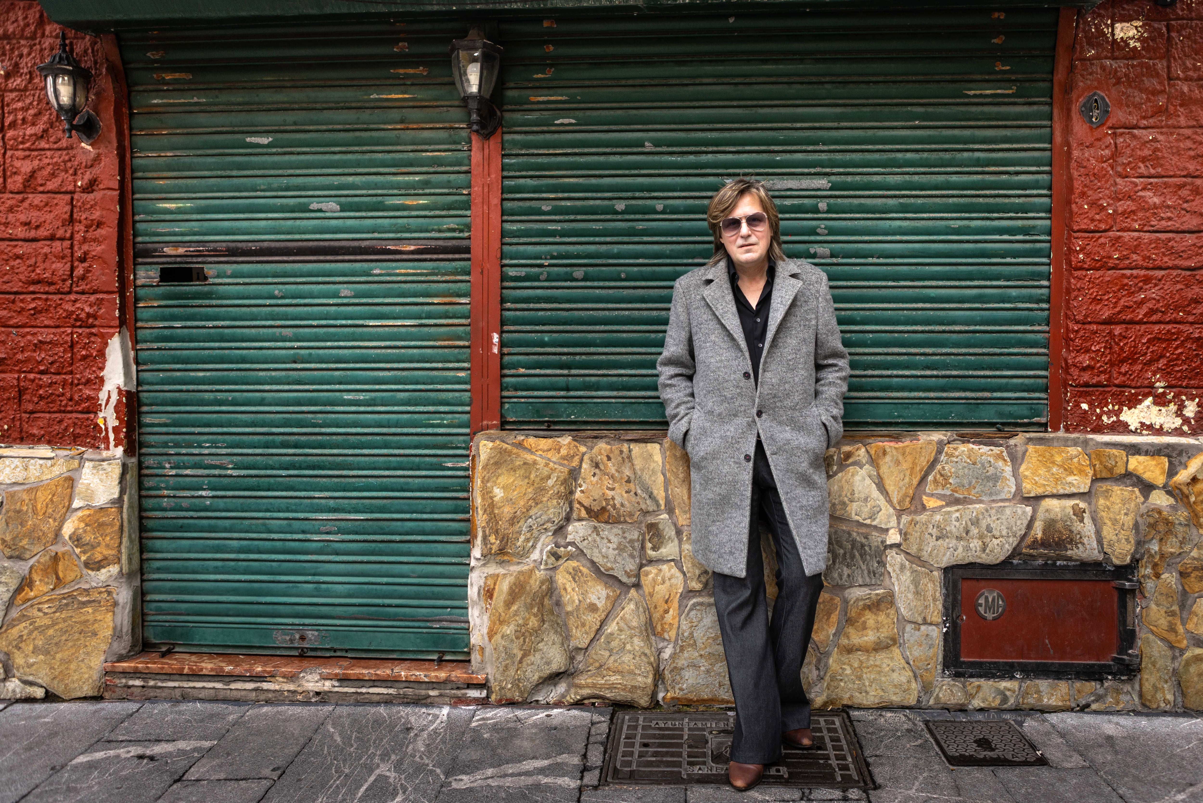 La gira de presentación de 'Vidas semipreciosas',  comienza el 30 de enero en Mieres. En la imagen, el músico en Gijón el pasado diciembre. 