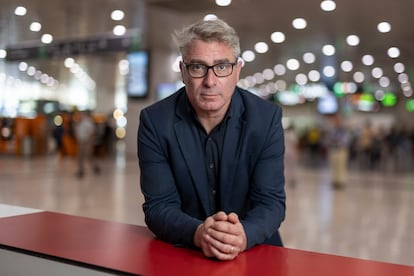 Antonio Carmona, director de Rodalies Renfe, este lunes, antes del corte del tráfico de trenes entre Tarragona y Sant Vicenç de Calders.