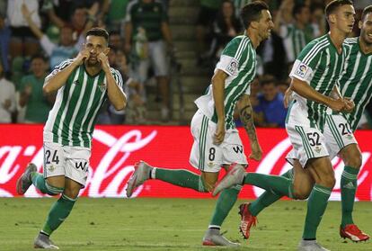 Rubén Castro celebra su gol al Villarreal.