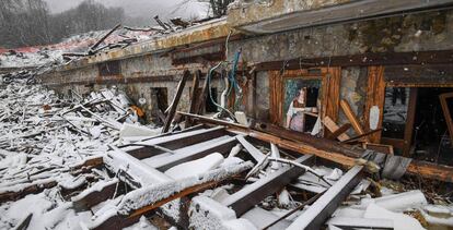 Ruinas del hotel Rigopiano cuando se cumple un año de la tragedia.