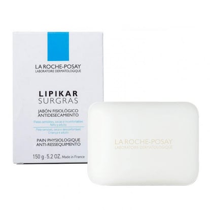 Pan fisiológico Lipikar, de La Roche Posay.
Parece un jabón pero no lo es: este limpiador en barra limpia la piel sin agredirla, respetando su película protectora natural. Su fórmula contiene niacinamida (ingrediente activo calmante apto para pieles atópicas) y manteca de karité (conocida por su habilidad para restaurar el manto hidrolipídico de la piel con lípidos similares a los naturales) para ayudar a reparar la barrera cutánea. Se vende en farmacias y en droguerías como Primor.