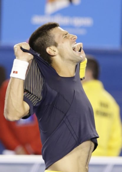 Djokovic celebra su triunfo ante Wawrinka.