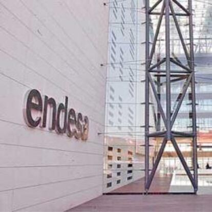 Iberdrola se persona ante la CNE por la opa de Endesa