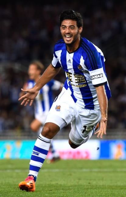 Vela celebra un gol con la Real Sociedad.