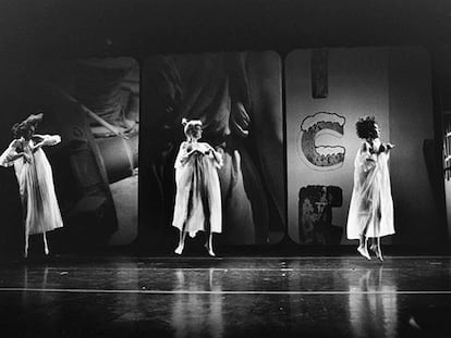 La compañía de danza de Trisha Brown (primera a la izquierda) en una imagen del archivo de la Fundación Robert Rauschenberg.