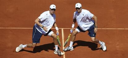 Los hermanos Bryan, durante su partido contra López y Granollers.