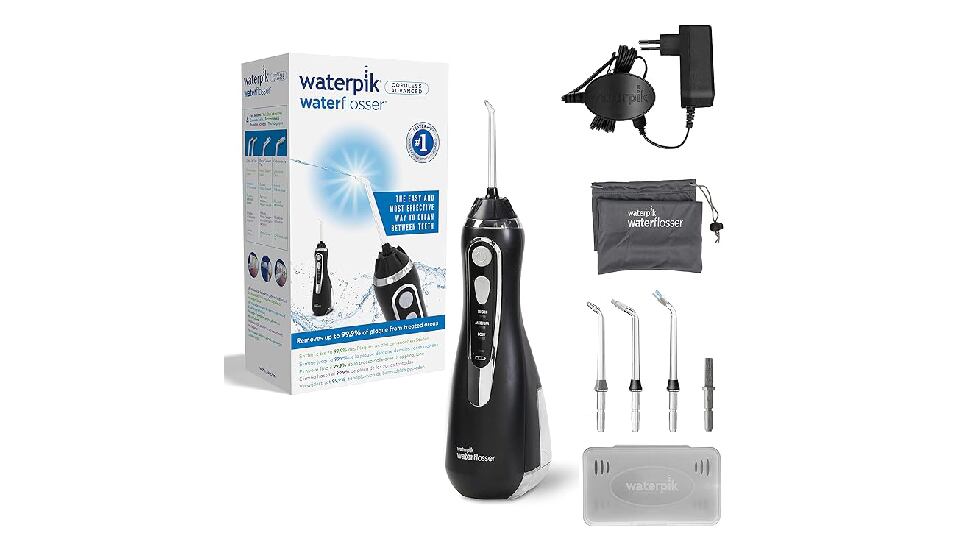 Este irrigador dental cuenta con una base bastante ancha. WATERPIK.