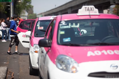 Un sitio de taxis, en Ciudad de México, durante la emergencia sanitaria.