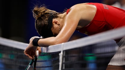Badosa se lamenta en un instante del partido contra Svitolina en Zhenzhen.
