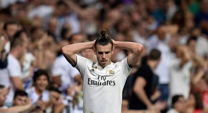 Gareth Bale se lamenta durante el derbi.