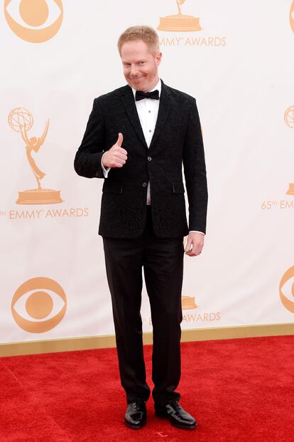 Jesse Tyler, nominado por Modern Family, con un traje de Brooks Brothers.