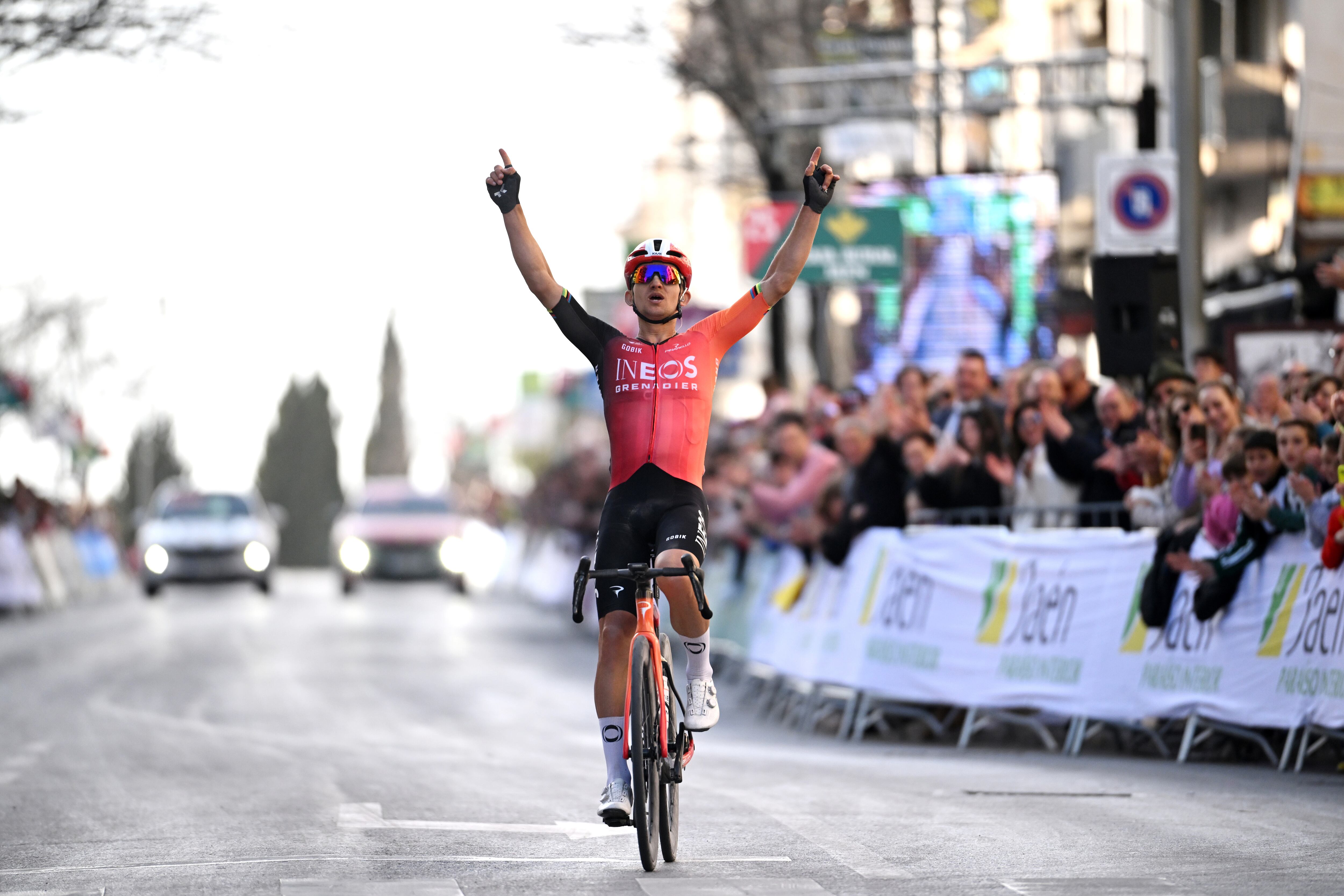 Kwiatkowski se alía con el destino y se impone entre los olivos en la Clásica de Jaén