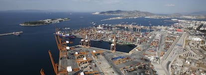 Terminal de contenedores gestionada por Cosco en El Pireo.