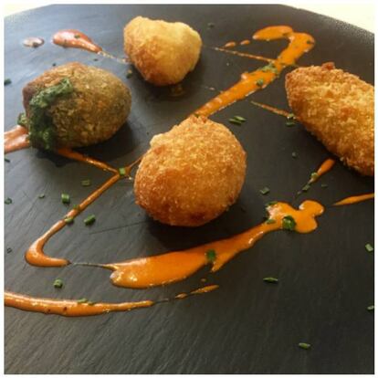 Croquetas de chipirón y boletus (12,00 €). En este asturiano, infusionan el aceite (con el que van a hacer la bechamel) junto al producto (en este caso, chipirón y boletus) durante dos o tres horas, al vacío, y a 60 grados. Con ello, se aseguran que la masa “absorba todo el sabor”.
<a href="http://www.lelise.es/">Lelisé.</a> Víctor Andrés Belaunde, 6. Madrid.