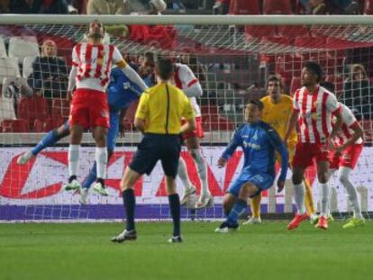 Gol en propia puerta de Verza.