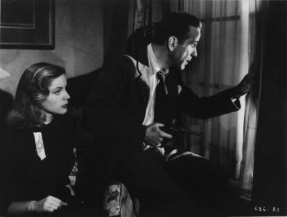 Lauren Bacall y Humphrey Bogart en una imagen de la película 'El sueño eterno', basada en una novela de Chandler.