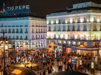 DVD 1032 (19-12-20)
Aglomeraciones en el centro de Madrid.
En la foto, la Puerta del Sol, con muy poca gente debido a los controles de la policia municipal. 
Foto: Olmo Calvo
