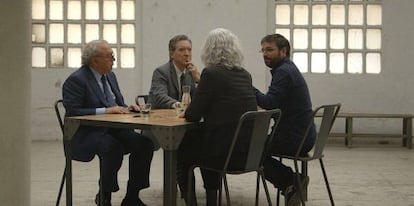 Presenter Jordi Évole (r) with Eduardo Serra (l) and Iñaki Gabilondo (c) during the debate that followed Operación Palace.