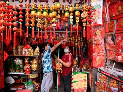 Tienda de adornos chinos en Manila el pasado 28 de enero, a pocos días de la celebración del Año del Tigre.