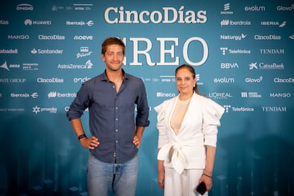 Oscar Pierre, consejero delegado y cofundador de Glovo, junto a Mariana Langone, directora general comercial de Prisa Media.